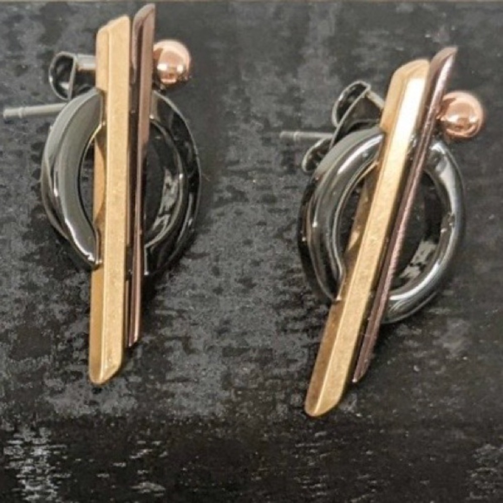 Disney Star Wars Galactic Starcruiser Halcyon Chandrila Star Line Stud Earrings